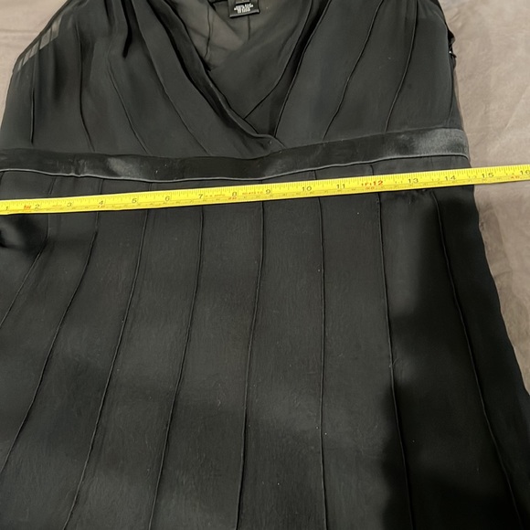 Anne Klein v neck 100% silk dress - Picture 5 of 5